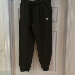 Nike women’s army green Tapered Sweatpants